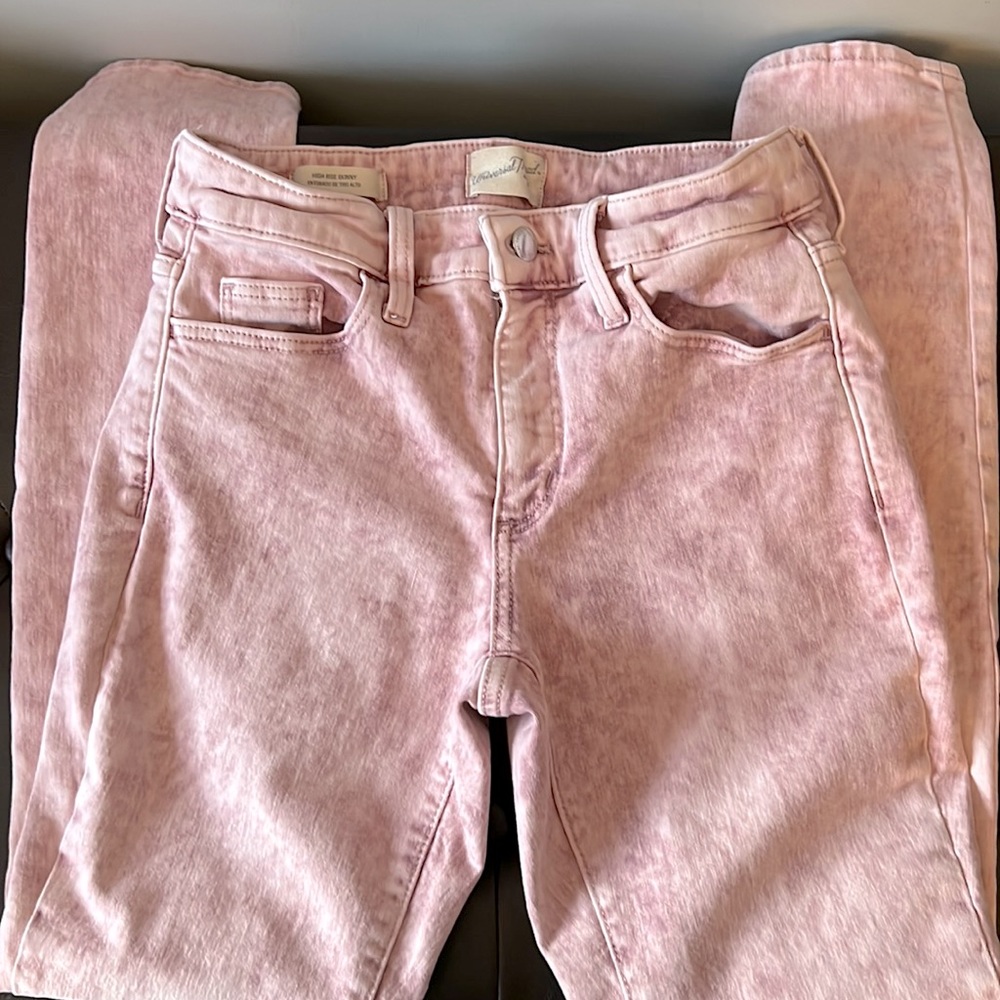 Universal Thead, women’s size 0/25R, Pink Stonewash High Rise, Skinny Jeans.